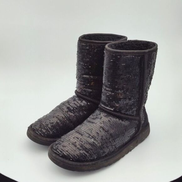 UGG SEQUIN CLASSIC SHORT BOOT IN BLACK - Picture 4 of 8